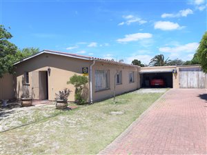 3 Bed House in Sanddrift