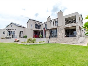 5 Bed House in Copperleaf