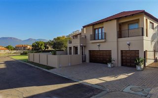 7 Bedroom House in Melodie