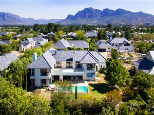4 Bed House in Pearl Valley