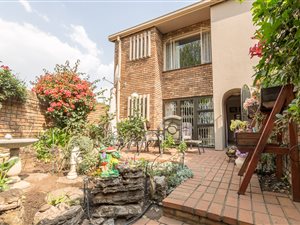 3 Bed Townhouse in Lakefield