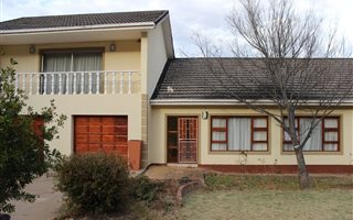 4 Bedroom House in Bergsig