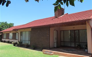 3 Bedroom House in East Geduld