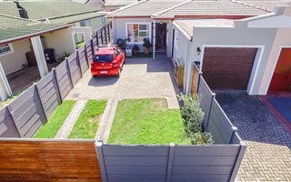 3 Bedroom House in Strand South