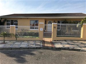 4 Bed House in Charleston Hill