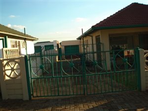 3 Bedroom House in Roodepoort North