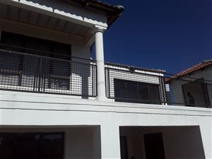 5 Bed Apartment in Protea Glen