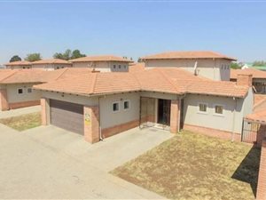 4 Bed House in Noordwyk