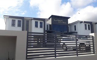 65 m² Commercial space in Somerset West Central
