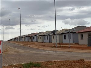 2 Bed House in Clayville