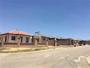 3 Bedroom House in Clayville