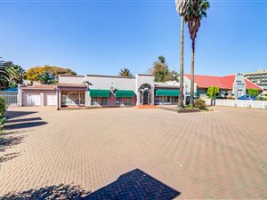 1487 m² Office Space in Aston Manor