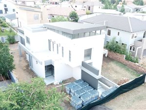 5 Bed House in Hazeldean (Silverlakes Surroundings)
