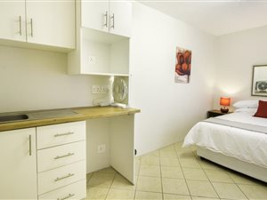 Bachelor apartment in Salt Rock