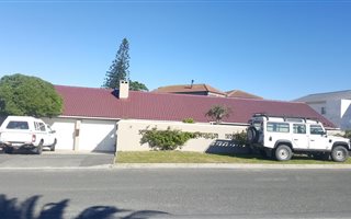 4 Bedroom House in Bloubergrant