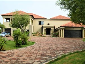 6 Bed House in Buffelsdrift AH