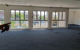 260 m² Commercial space in Paulshof
