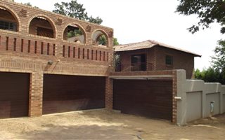 5 Bedroom House in Morningside Manor