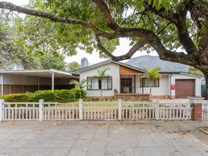 4 Bed House in Paarl