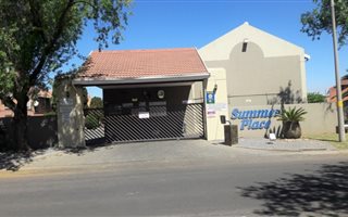 2 Bedroom Townhouse in Verwoerdpark