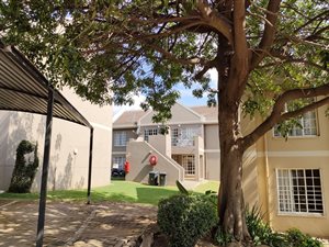 2 Bed Apartment in Erasmuskloof