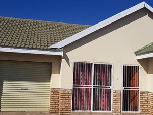 2 Bed House in Roylglen Gardens