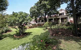 8 Bedroom House in Observatory