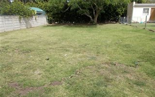 666 m² Land available in Humansdorp