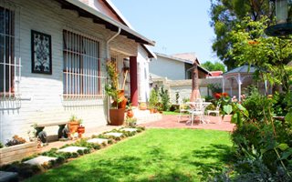 3 Bedroom House in Kensington B