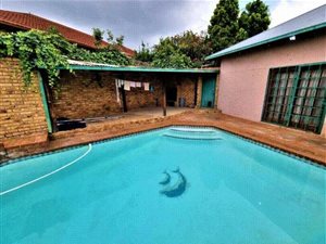 3 Bed House in Moffat View