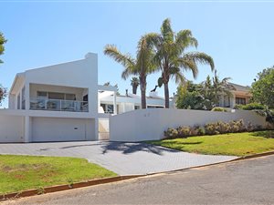 4 Bed House in Aurora