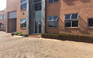 477 m² Industrial space in Irene