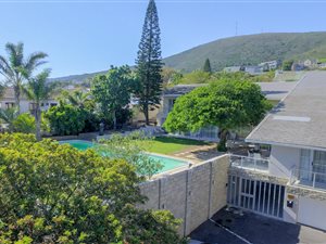 13 Bed House in Plattekloof