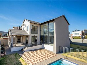 3 Bed House in Copperleaf
