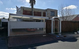 5 Bedroom House in Zeekoevlei