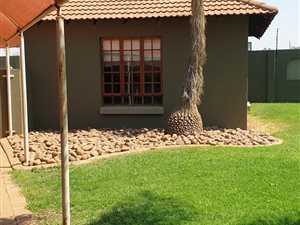 5.9 ha Farm in Honingnestkrans