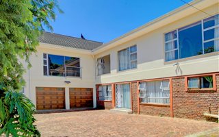 6 Bedroom House in Bergsig