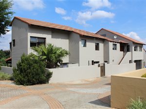 2 Bed Apartment in Magalies Golf Estate