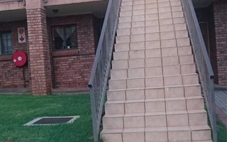 2 Bedroom Duplex in Mooikloof Ridge