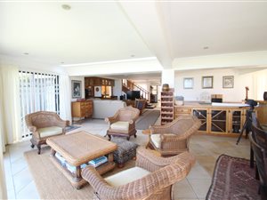5 Bed Townhouse in Gonubie