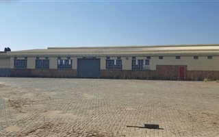 3737 m² Industrial space in Commercia