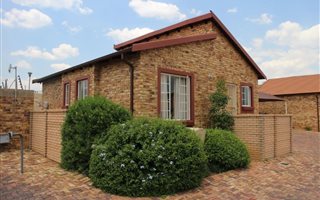 2 Bedroom Townhouse in Kosmosdal