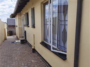 3 Bed House in Klipfontein View