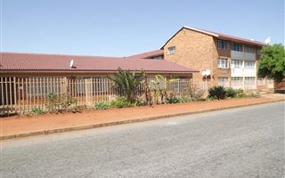 2 Bedroom Flat in Adamayview