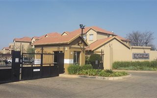 2 Bedroom Townhouse in Pomona