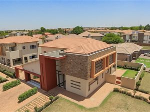 4 Bedroom House in Raslouw