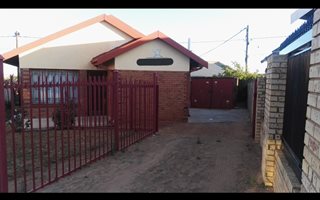3 Bedroom House in Blomanda