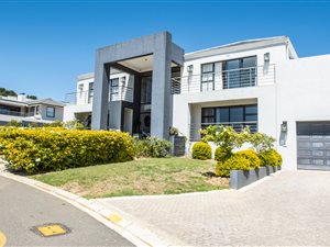 5 Bed House in Baronetcy Estate