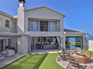 5 Bed House in Oubaai and surrounds