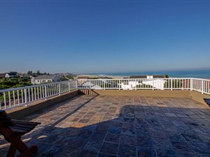 5 Bed House in Paradise Beach